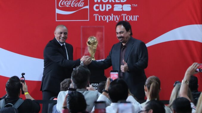 A días del Mundial 2026, la CDMX presume el trofeo original de la FIFA