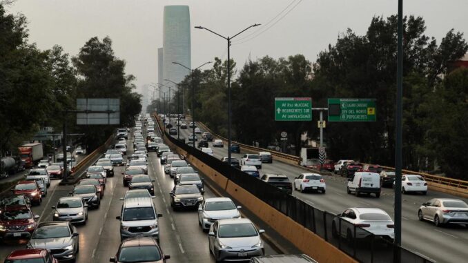 Suspenden control vehicular en CDMX por falla, pero licencias permanentes siguen operando