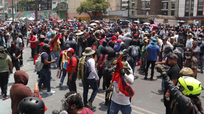 Gobierno sigue en búsqueda de acuerdos con la CNTE; exhorta a levantar plantón en CDMX