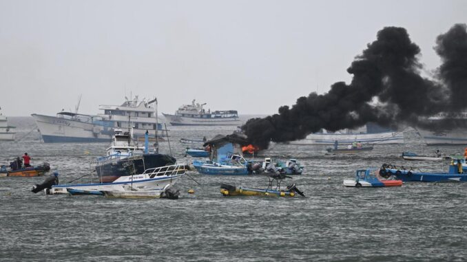 Incendio deja heridos y daños en puerto de Ecuador