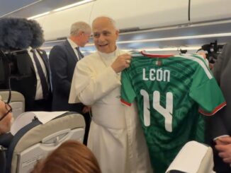Video: León XIV recibe playera de la Selección Mexicana