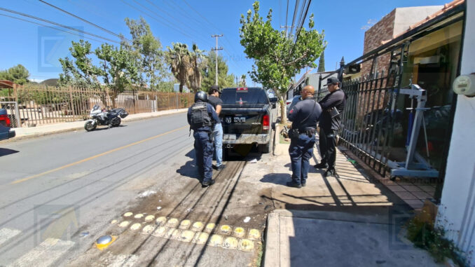 Conductor intenta escapar tras fuerte accidente en avenida Américas; Policía Municipal logra detenerlo